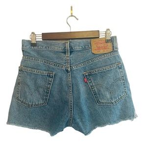 Cut Off Medium Wash Levi Shorts